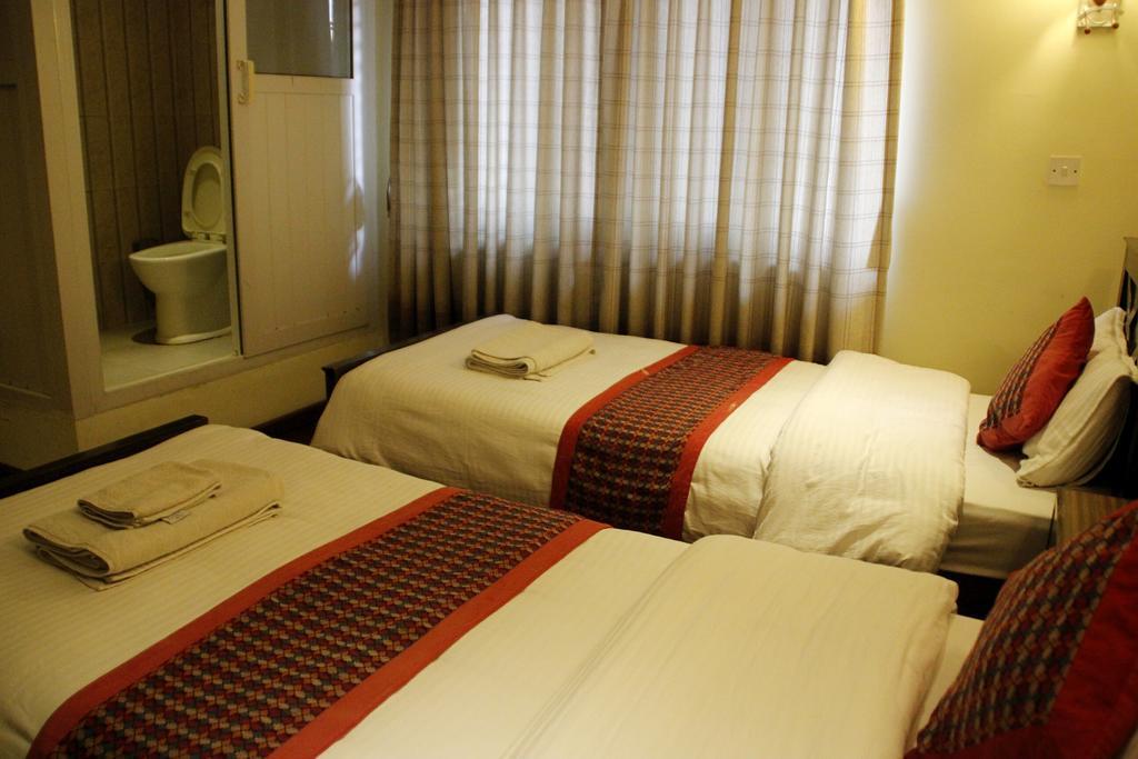 Hotel Peace N Park Katmandu Szoba fotó
